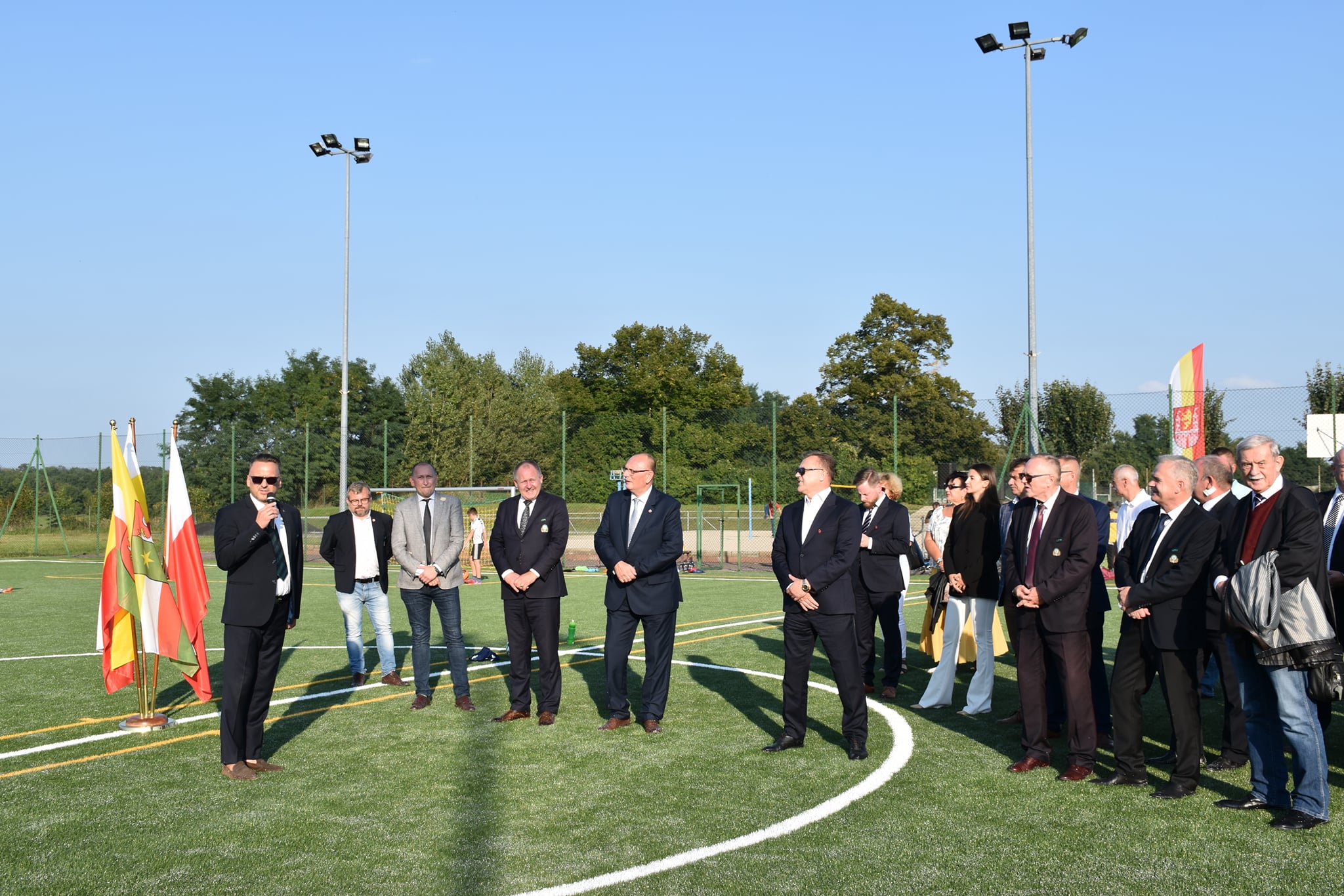 Otwarcie boiska do piłki nożnej ze sztuczną trawą